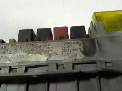 Pezzo di ricambio per auto di seconda mano scatola relè/fusibili per fiat stilo (192) 1.9 jtd cat riferimenti oem iam   46846109