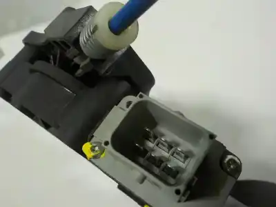 Second-hand car spare part passenger side right window regulator for opel corsa d (s07) 1.4 (l08 l68) oem iam references 13447039  39161985