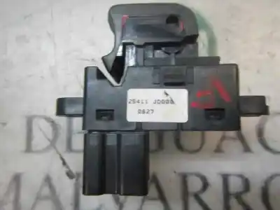 Peça sobressalente para automóvel em segunda mão botão / interruptor elevador vidro traseiro esquerdo por nissan qashqai / qashqai +2 i (j10, nj10, jj10e) 2.0 dci referências oem iam 25411jd000  25411jd000
