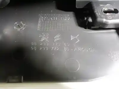 Автозапчастина б/у центральний подлокник для peugeot 208 (p2) 1.2 puretech посилання на oem iam 98257277zd 9823372380 9823377380