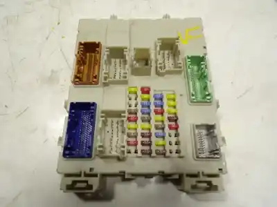 Pièce détachée automobile d'occasion boîtes à fusibles pour ford kuga (cbs) 1.5 ecoboost cat références oem iam 2443670  gv6t14a073va