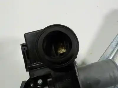 Second-hand car spare part rear left window regulator for lexus is 300h oem iam references 6980433050 8571053121 8571053121