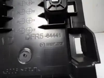 Автозапчастина б/у центральний подлокник для mazda cx-30 1.8 diesel посилання на oem iam   dfr564441