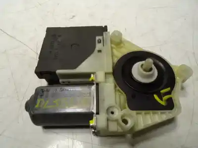 Recambio de automóvil de segunda mano de MOTOR ELEVALUNAS DELANTERO IZQUIERDO para VOLKSWAGEN GOLF VI (5K1)  referencias OEM IAM 5K0959701EZ03  5K0959701D