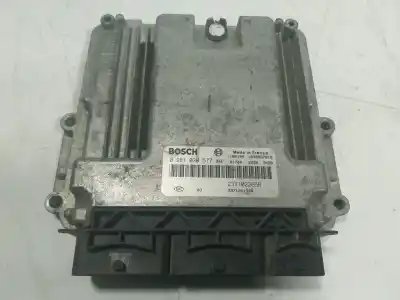 Recambio de automóvil de segunda mano de centralita motor uce para renault master iii furgoneta (fv) 2.3 dci 110 fwd (fv0r. fv0w) referencias oem iam 237104134r