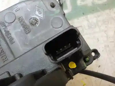 Second-hand car spare part left front door lock for renault clio iii style oem iam references   