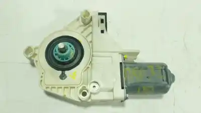 Recambio de automóvil de segunda mano de MOTOR ELEVALUNAS DELANTERO DERECHO para LAND ROVER DISCOVERY IV (L319) 3.0 TD 4X4 referencias OEM IAM LR015450  