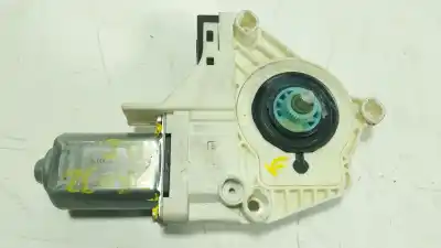 Recambio de automóvil de segunda mano de MOTOR ELEVALUNAS DELANTERO IZQUIERDO para LAND ROVER DISCOVERY IV (L319) 3.0 TD 4X4 referencias OEM IAM LR015451  