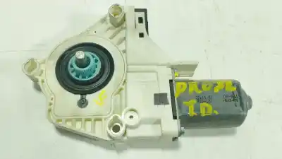 Recambio de automóvil de segunda mano de MOTOR ELEVALUNAS TRASERO DERECHO para LAND ROVER DISCOVERY IV (L319) 3.0 TD 4X4 referencias OEM IAM LR016352  