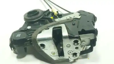 Second-hand car spare part LEFT FRONT DOOR LOCK for TOYOTA VERSO (_R2_) 2.0 D-4D (AUR20_) OEM IAM references 6904002210  