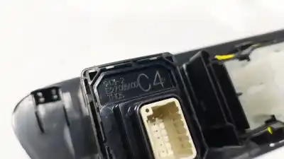 Peça sobressalente para automóvel em segunda mão botão / interruptor elevador vidro dianteiro esquerdo por toyota aygo x (_b7_) 1.0 vvt-i (kgb70) referências oem iam 848200h010  e27085600