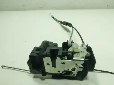 Second-hand car spare part left front door lock for ssangyong korando (ck) 2.0 e-xdi oem iam references  Second-hand car spare part left front door lock for ssangyong korando (ck) 2.0 e-xdi oem iam references