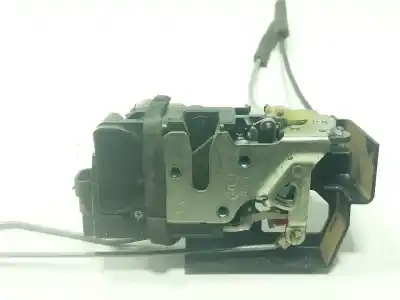Second-hand car spare part left front door lock for ssangyong korando (ck) 2.2 xdi oem iam references  Second-hand car spare part left front door lock for ssangyong korando (ck) 2.2 xdi oem iam references
