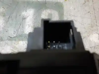 Peça sobressalente para automóvel em segunda mão motor de abertura da comporta de sofagem por citroen c3 exclusive referências oem iam 6479e1 z5509001 z5509001