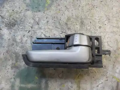 Peça sobressalente para automóvel em segunda mão Puxador Interior Dianteiro Direito por SUZUKI SWIFT BERLINA (MZ) GL Referências OEM IAM   