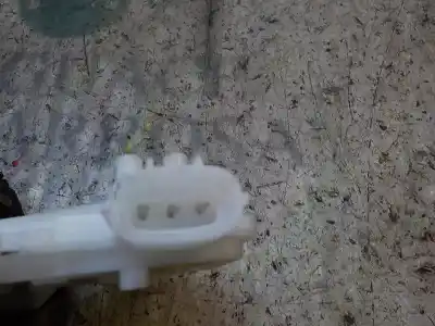 Автозапчасти б/у замок багажника/ворот за toyota yaris (ksp9/scp9/nlp9) 1.4 turbodiesel cat ссылки oem iam 6935052390  