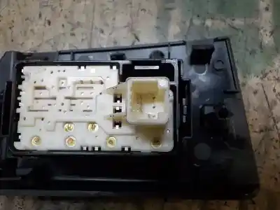 Peça sobressalente para automóvel em segunda mão botão / interruptor elevador vidro traseiro direito por toyota auris hybrid business referências oem iam 8481002140  