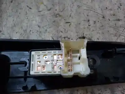 Peça sobressalente para automóvel em segunda mão botão / interruptor elevador vidro traseiro esquerdo por nissan note (e11e) 1.5 dci turbodiesel cat referências oem iam   