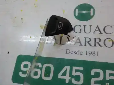 Pièce détachée automobile d'occasion COMMANDE DE LÈVE VITRE AVANT DROIT pour FORD KA (CCU)  Références OEM IAM   1571470