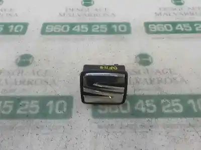 Second-hand car spare part TAILGATE BACK DOOR HANDLE for SEAT LEON (5F1)  OEM IAM references 5F0827565CRYP  5F0827565B