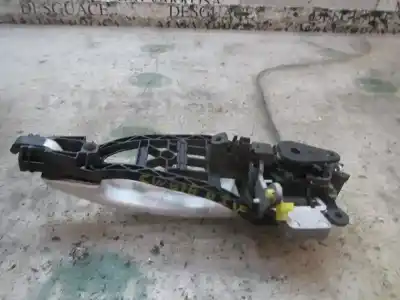 Peça sobressalente para automóvel em segunda mão puxador exterior dianteiro esquerdo por opel corsa d ´´111 years´´ referências oem iam   