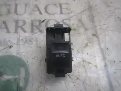 Peça sobressalente para automóvel em segunda mão BOTÃO / INTERRUPTOR ELEVADOR VIDRO DIANTEIRO DIREITO por TOYOTA AURIS TOURING SPORTS (E18)  Referências OEM IAM 8481002140  