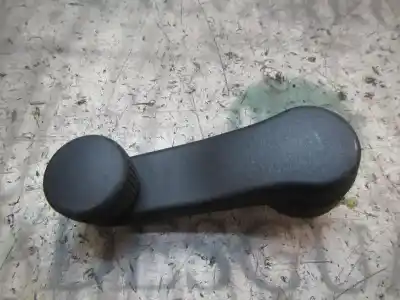 Pièce détachée automobile d'occasion MANIVELLE / POIGNÉE LÈVE VITRE ARRIÈRE GAUCHE pour SEAT ALTEA (5P1)  Références OEM IAM 1P08375819B9  