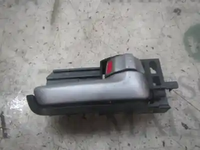 Автозапчасти б/у внутри передней правой ручки за SUZUKI SWIFT BERLINA (MZ) GL ссылки OEM IAM 8311062J10BWL  