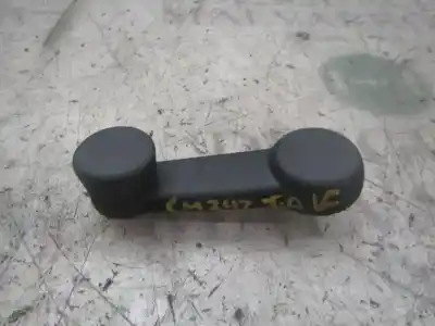 Pièce détachée automobile d'occasion Manivelle / Poignée Lève Vitre Arrière Droite pour SUZUKI SWIFT BERLINA (MZ) GL Références OEM IAM 8296083E00S1S  