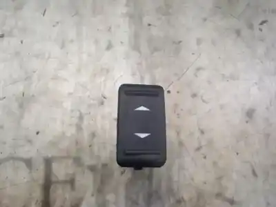 Peça sobressalente para automóvel em segunda mão BOTÃO / INTERRUPTOR ELEVADOR VIDRO DIANTEIRO DIREITO por FORD FOCUS LIM. (CB4)  Referências OEM IAM 1471913  