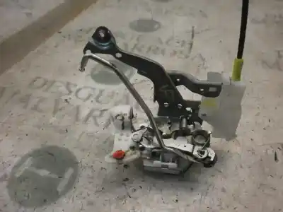 Peça sobressalente para automóvel em segunda mão fechadura da porta dianteira esquerda por peugeot 107 urban referências oem iam 