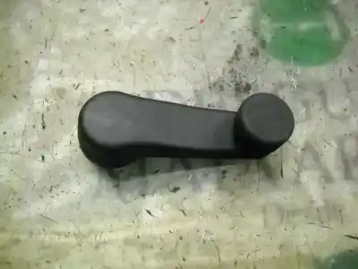 Pièce détachée automobile d'occasion Manivelle / Poignée Lève Vitre Avant Droite pour SEAT IBIZA (6K1) 1.9 SDI Références OEM IAM   