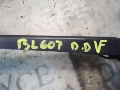 Second-hand car spare part front right windshield wiper arm for renault twingo authentique oem iam references   