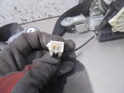 Peça sobressalente para automóvel em segunda mão cinto de segurança dianteiro direito por renault clio iii style referências oem iam 33055456c  