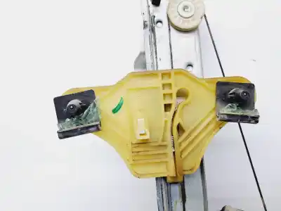 Second-hand car spare part passenger side right window regulator for dacia duster ambiance 4x2 oem iam references 807201952r  