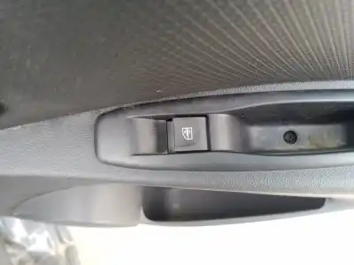 Peça sobressalente para automóvel em segunda mão botão / interruptor elevador vidro traseiro direito por renault clio iv zen referências oem iam 829614619r
