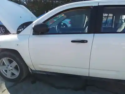 Автозапчасти б/у левая передняя дверь за jeep compass (mk) d byl + serial ссылки oem iam   