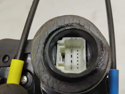 Peça sobressalente para automóvel em segunda mão fechadura da porta traseira esquerda por toyota auris luna referências oem iam a046693