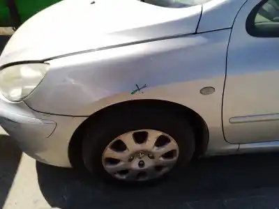Peça sobressalente para automóvel em segunda mão GUARDA-LAMAS DIANTEIRO ESQUERDO por PEUGEOT 307 (S1) 1.6 16V HDi Referências OEM IAM   