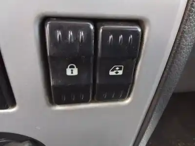 Автозапчасти б/у выключатель переднего правого окна за DACIA LOGAN K7J A7 ссылки OEM IAM    Автозапчасти б/у выключатель переднего правого окна за DACIA LOGAN K7J A7 ссылки OEM IAM