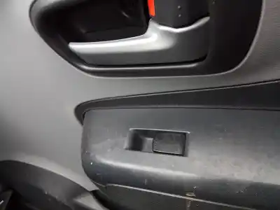 Pièce détachée automobile d'occasion commande de lève vitre avant droit pour nissan pixo (ua0) 1.0 références oem iam 