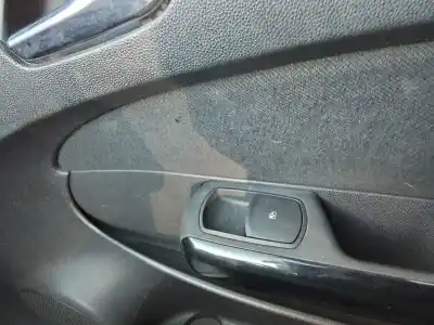 Автозапчасти б/у ВЫКЛЮЧАТЕЛЬ ПЕРЕДНЕГО ПРАВОГО ОКНА за OPEL CORSA F  ссылки OEM IAM   