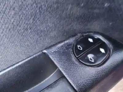 Recambio de automóvil de segunda mano de MANDO ELEVALUNAS DELANTERO IZQUIERDO para FORD FIESTA  referencias OEM IAM   