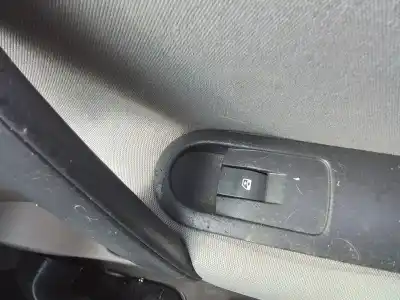 Pièce détachée automobile d'occasion COMMANDE DE LÈVE VITRE AVANT DROIT pour RENAULT SCENIC II  Références OEM IAM   