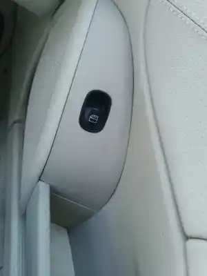 Recambio de automóvil de segunda mano de MANDO ELEVALUNAS DELANTERO DERECHO para MERCEDES-BENZ CLASE C W203 BERLINA 200 CDI 203.004 referencias OEM IAM   