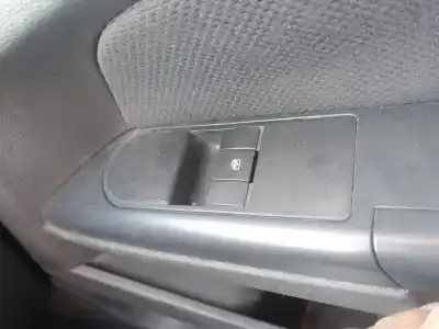 Recambio de automóvil de segunda mano de MANDO ELEVALUNAS DELANTERO DERECHO para OPEL ASTRA H GTC H BERLINA Cosmo referencias OEM IAM   