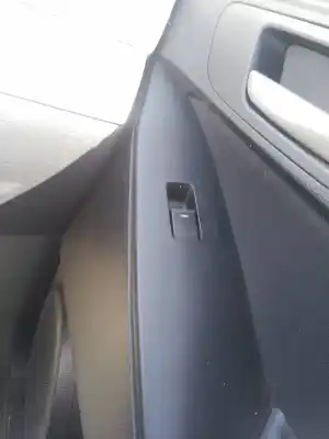 Recambio de automóvil de segunda mano de MANDO ELEVALUNAS DELANTERO DERECHO para MAZDA 3 LIM. (BL) 1.6 CD Diesel CAT referencias OEM IAM   