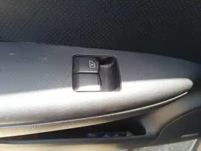 Second-hand car spare part right front power window switch for nissan note (e11e) note (e11e) oem iam references   