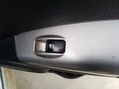 Peça sobressalente para automóvel em segunda mão BOTÃO / INTERRUPTOR ELEVADOR VIDRO TRASEIRO DIREITO por KIA SPORTAGE Cup Referências OEM IAM   
