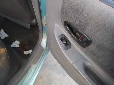 Peça sobressalente para automóvel em segunda mão BOTÃO / INTERRUPTOR ELEVADOR VIDRO TRASEIRO DIREITO por HYUNDAI ACCENT (X3) ACCENT Referências OEM IAM   